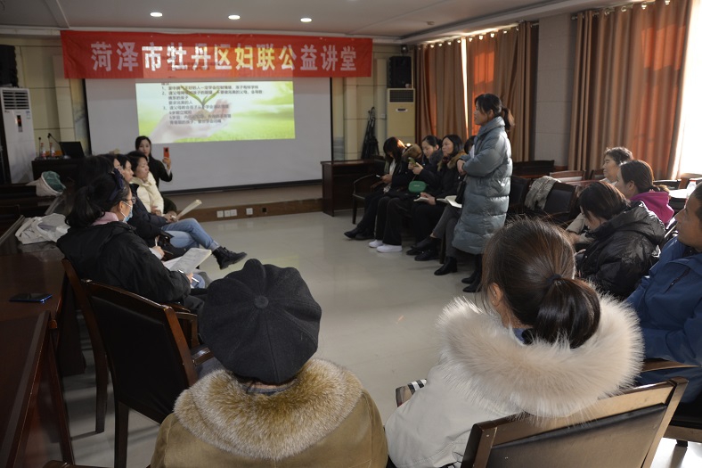 缩小.2020-12-6上午牡丹区图书馆第八十三期家庭教育公益大讲堂“孩子沉迷手机背后的六大心理需求” (12).jpg