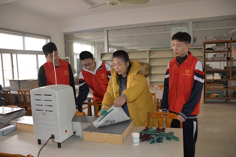 缩小.2020-12-26中学生到馆进行社会实践活动 (34).jpg