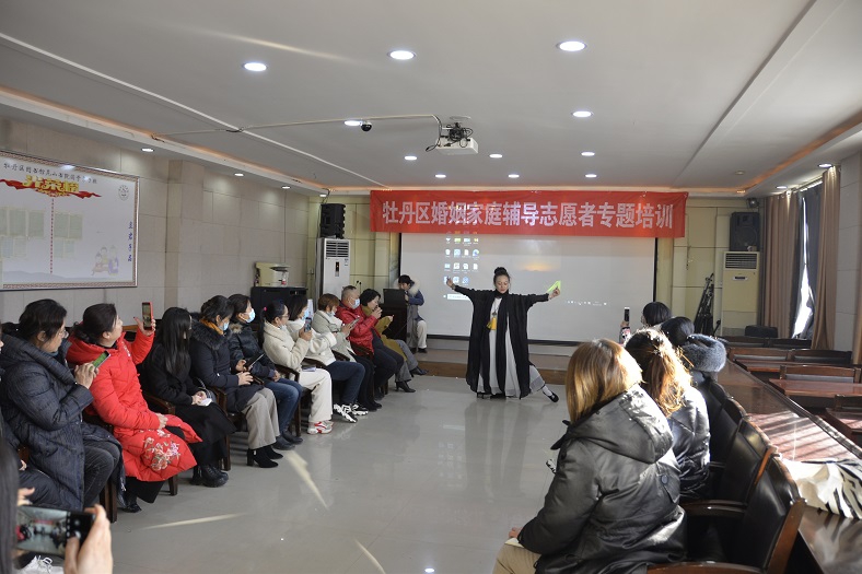 缩小.2021-1-10上午牡丹区图书馆第八十五期家庭教育公益大讲堂：牡丹区婚姻家庭辅导志愿者专题培训 (12).jpg
