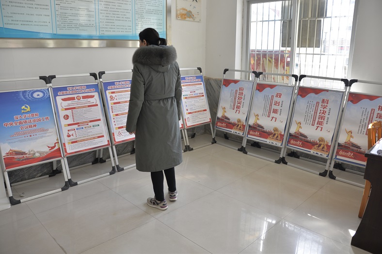 缩小.2021-2-8深入学习贯彻中央全面依法治国工作会议精神挂图展 (1).jpg