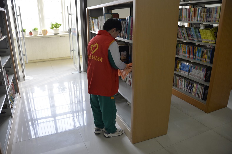 缩小.2021-2-23两名小学生到馆进行社会实践活动 (2).jpg