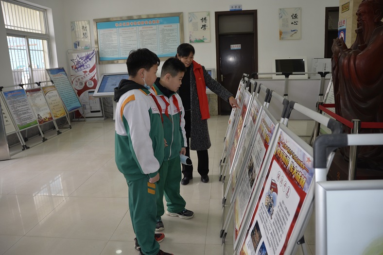 缩小.2021-3-5下午牡丹区第二小学学生到牡丹区图书馆开展图书馆主题游活动 (10).jpg