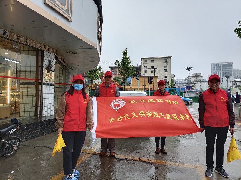 缩小.2021-4-22上午“牡丹花开”文明旅游交通志愿服务_丹阳牡丹路口 (1).jpg