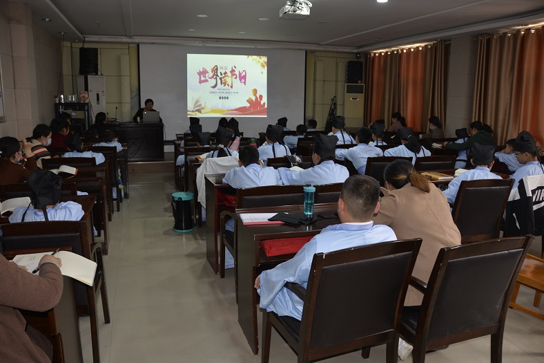 压缩.2021-5-2国学经典亲子诵读班世界读书日介绍 (1).jpg