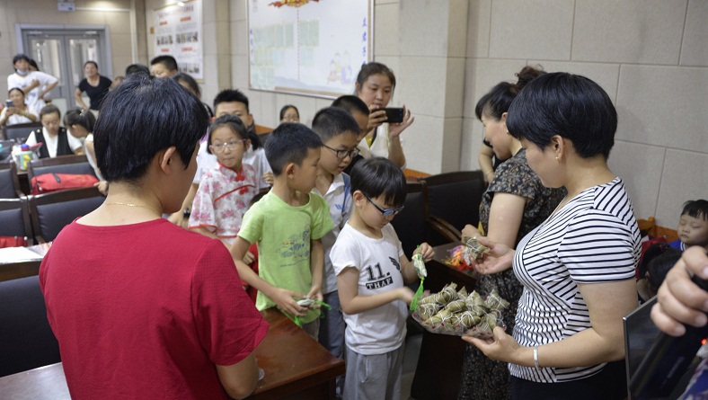 压缩.2021-6-13下午第八期国学经典亲子诵读班端午节传统文化体验 (28).jpg