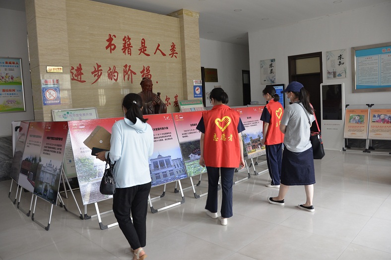 压缩.2021-6-16庆祝中国共产党成立100周年系列展-中国共产党重大会议_一楼大厅 (3).jpg