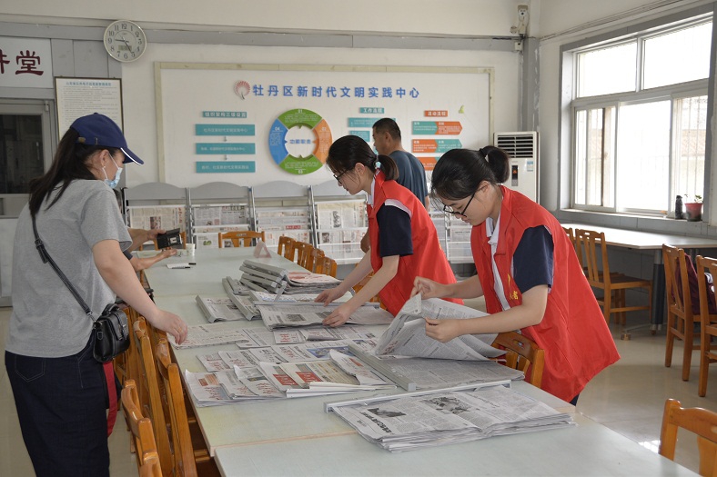 压缩.2021-6-16上午菏泽一中学生到馆开展社会实践活动 (8).jpg