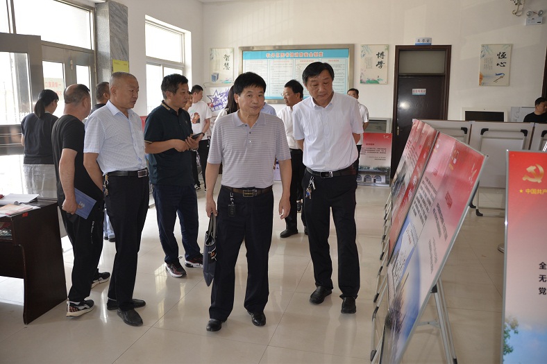 压缩.2021-6-24上午培训结束后参观中国共产党成立100周年系列展之中国共产党伟大精神 (13).jpg