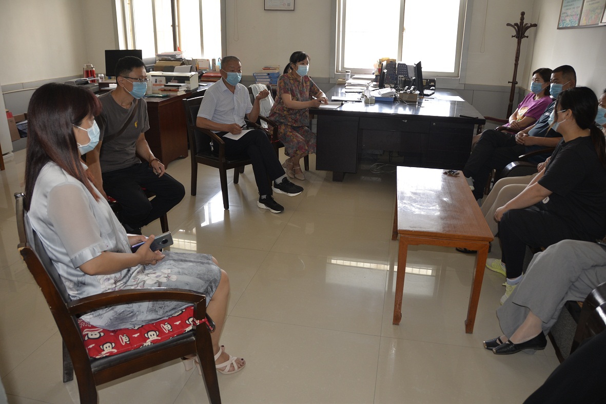 压缩.2021-8-3上午牡丹区图书馆召开紧急会议传达文化和旅游厅《关于进一步做好文化和旅游行业疫情防控工作的通知》和《关于进一步加强常态化疫情防控措施落实的紧急通知》，强调图书馆疫情防控工作 (3).jpg