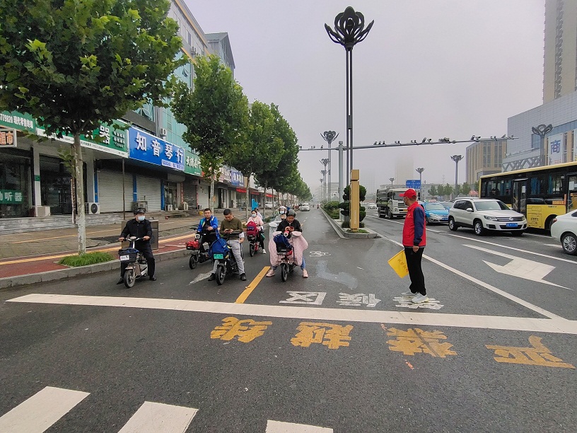 压缩.2021-9-2上午文明交通志愿服务_丹阳牡丹路口 (8).jpg