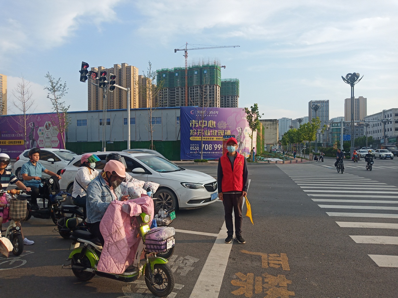 压缩.2021-9-2下午午文明交通志愿服务_丹阳牡丹路口 (2).jpg