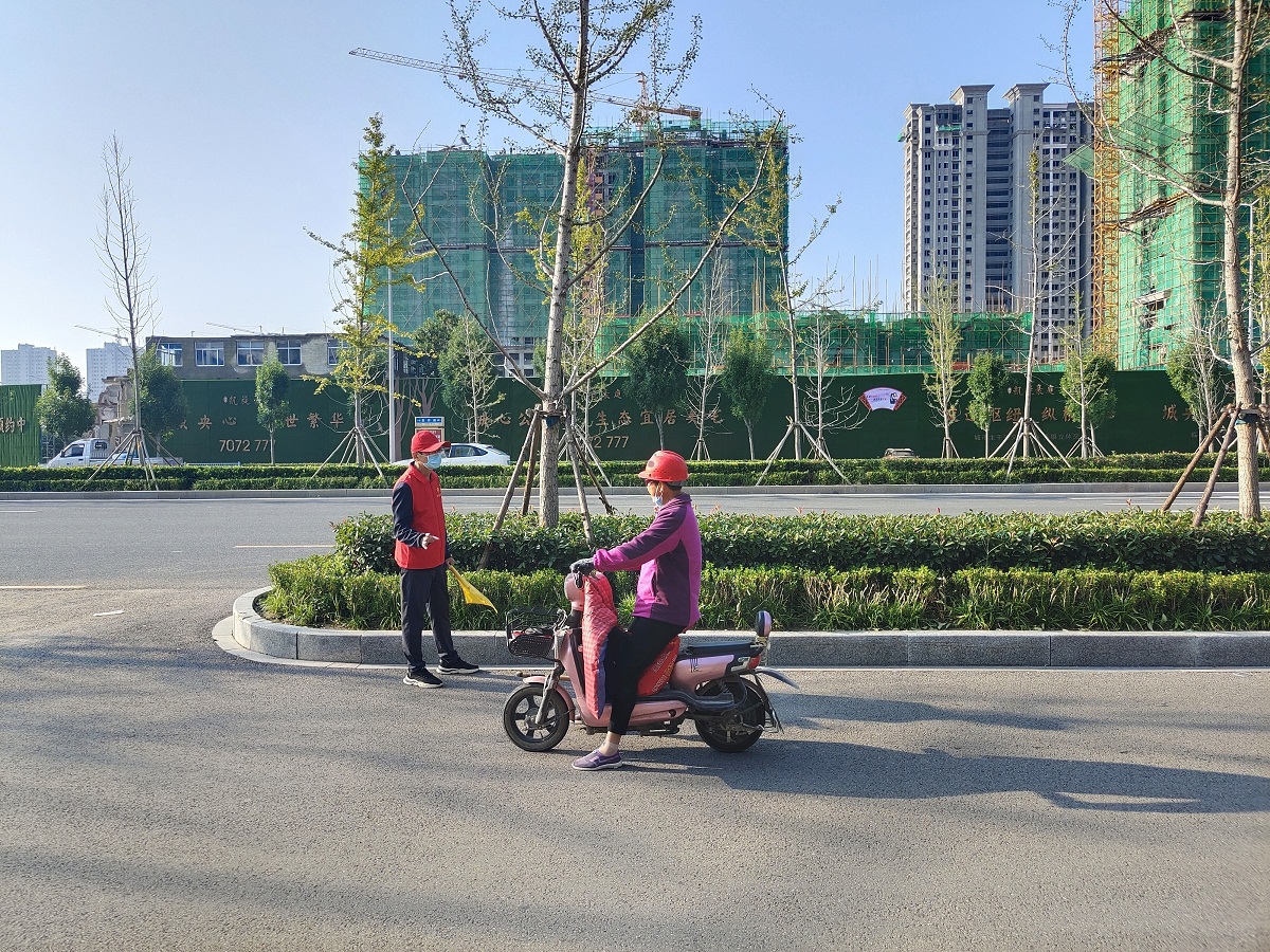 压缩.2021-9-8上午文明交通志愿服务_黄河太原路口 (7).jpg