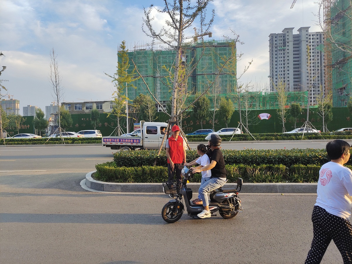 压缩.2021-9-8下午文明交通志愿服务_黄河太原路口 (7).jpg