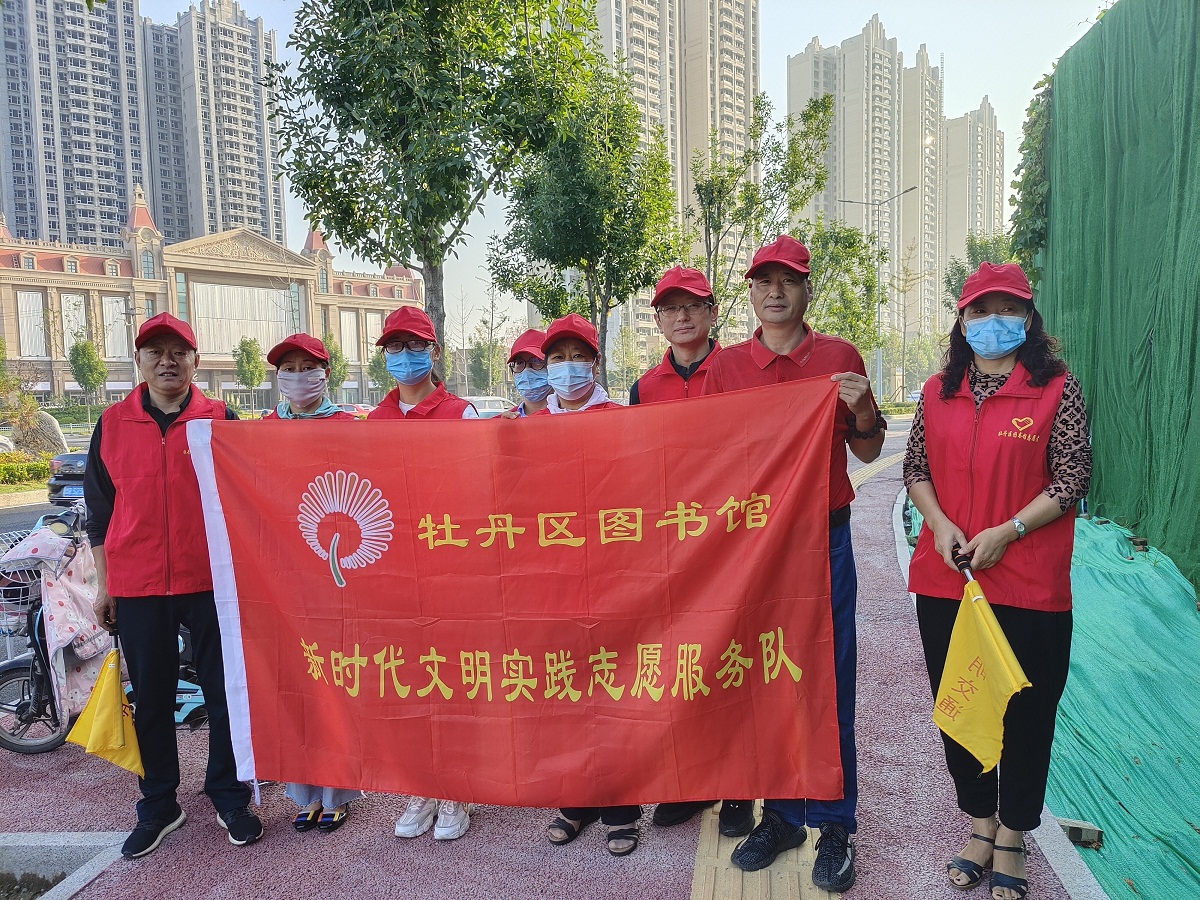 压缩.2021-9-22上午文明交通志愿服务_丹阳牡丹路口 (1).jpg
