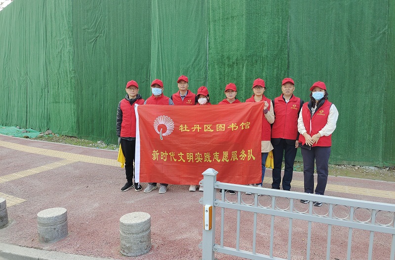 压缩.2021-10-13上午文明交通志愿服务_丹阳牡丹路口 (1).jpg