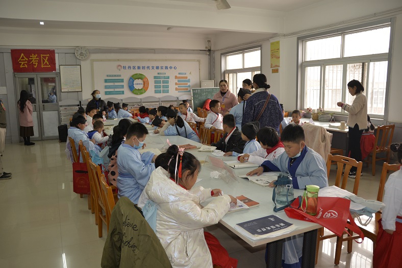 压缩.2021-10-24牡丹区图书馆第四届国学经典诵读比赛 (2).jpg