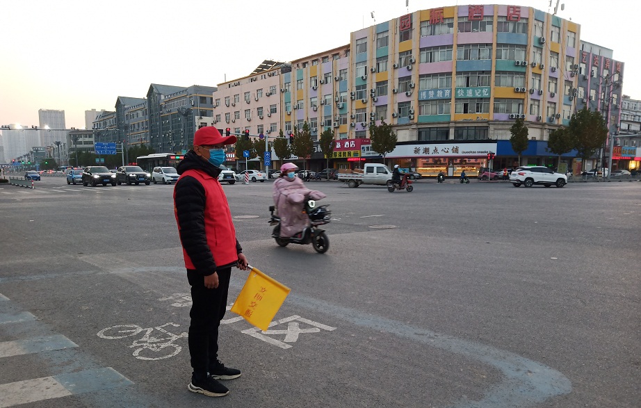 压缩.2021-11-18下午文明交通志愿服务_丹阳牡丹路口 (3).jpg