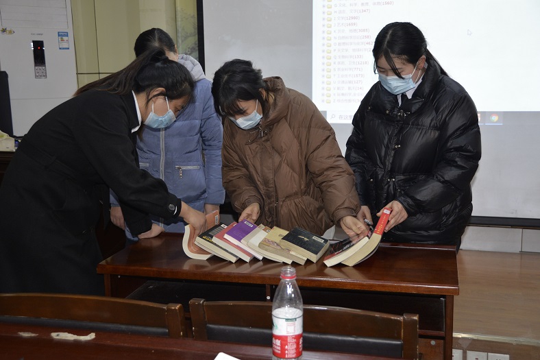 压缩.2021-12-3下午牡丹区图书馆组织开展牡丹书房从业人员岗前培训 (38).jpg