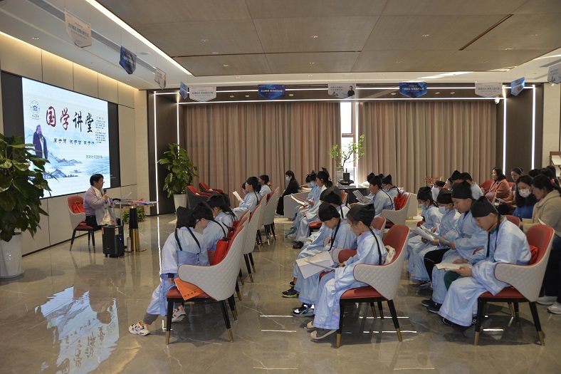 压缩.2021-12-5牡丹区“相约城市书房 共读国学经典”诵读会启动仪式暨牡丹区城市书房揭牌仪式_国睿华庭分馆 (32).jpg