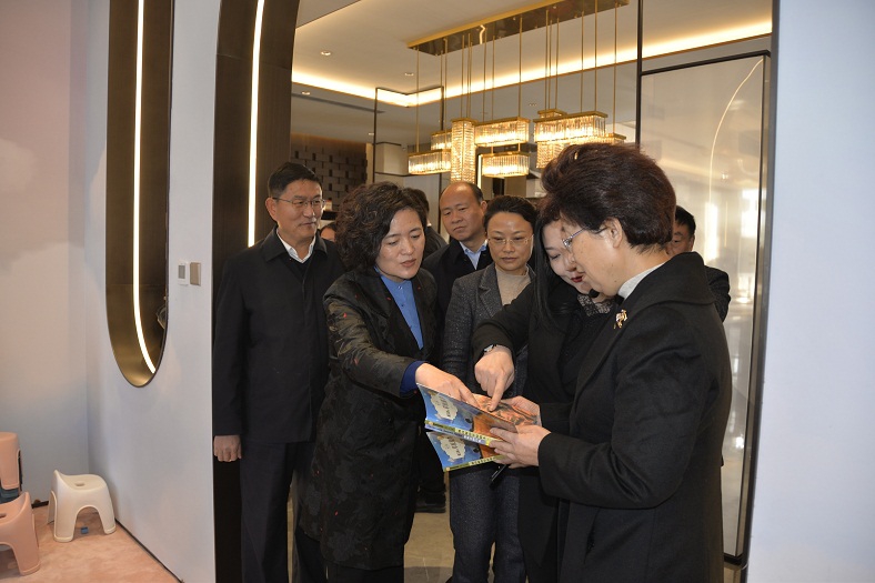 压缩.2021-12-5牡丹区“相约城市书房 共读国学经典”诵读会启动仪式暨牡丹区城市书房揭牌仪式_国睿华庭分馆 (78).jpg