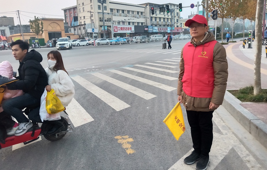 压缩.2021-12-9下午文明交通志愿服务_丹阳牡丹路口 (3).jpg