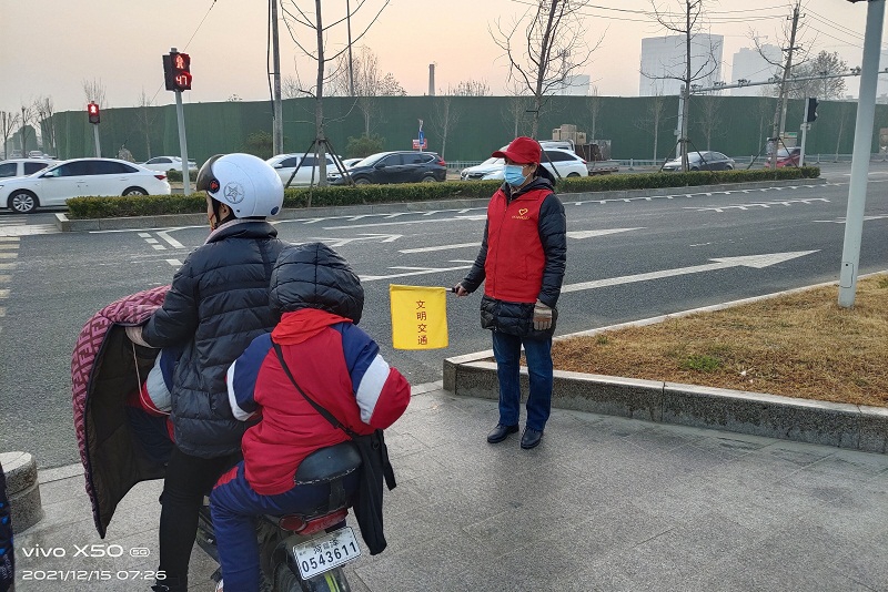 压缩.2021-12-15上午文明交通志愿服务_黄河太原路口 (5).jpg