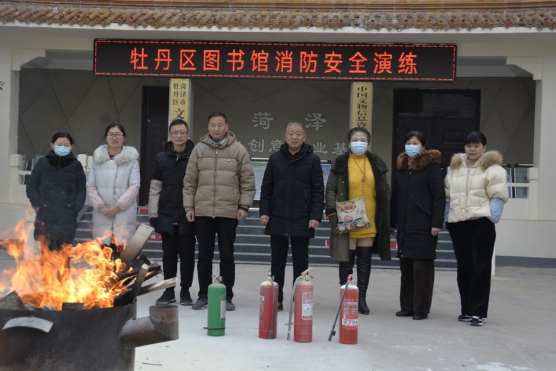 压缩.2022-1-21下午牡丹区文化中心迎新春消防安全演练 (17).jpg