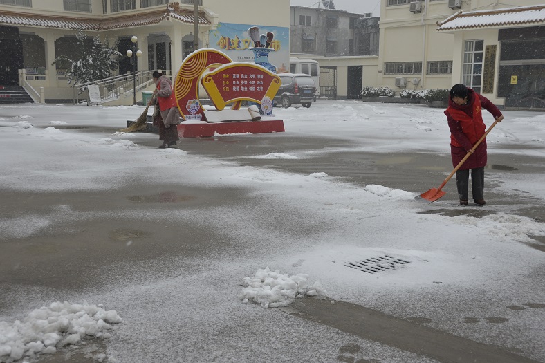 压缩.2022-1-23上午牡丹区图书馆开展清扫积雪志愿服务活动 (14).jpg