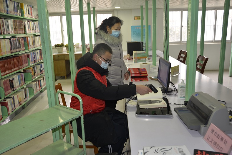 压缩.2022-2-15思源学校学生到馆开展社会实践服务活动 (4).jpg