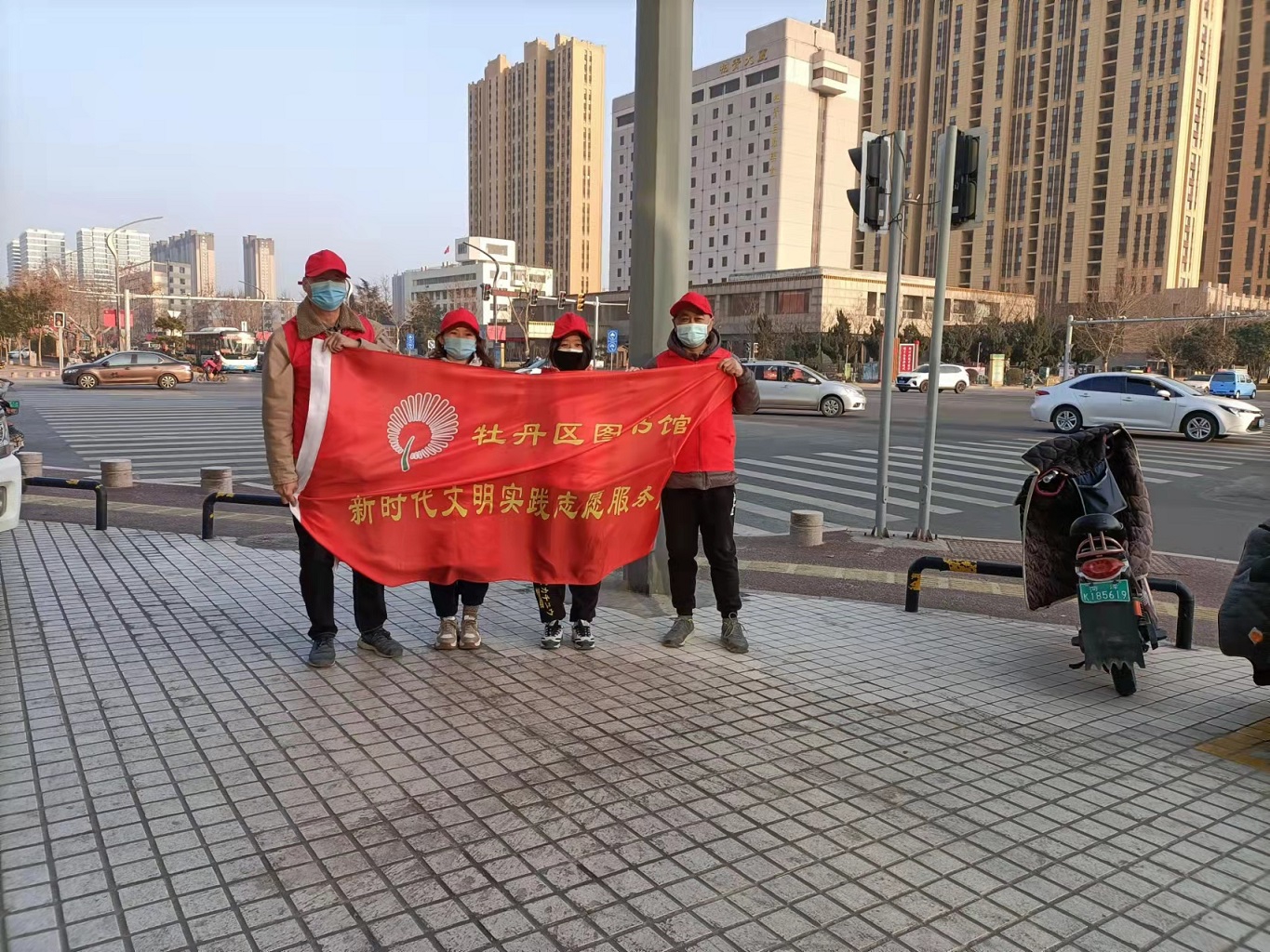 压缩.2022-2-25下午文明交通志愿服务_中华解放路口_与文旅局调换 (1).jpg