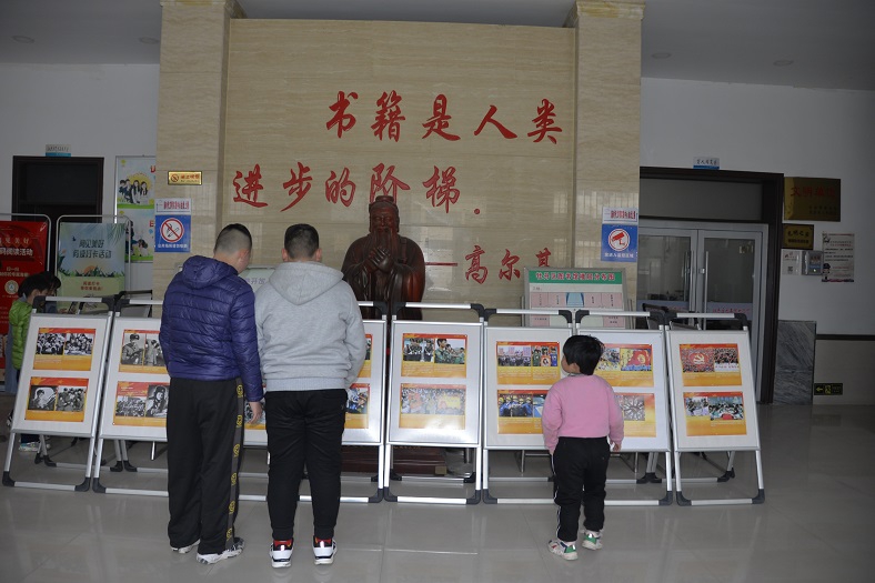 压缩.2022-3-6“传承雷锋精神 践行中国梦”学雷锋纪念日主题展览 (16).jpg