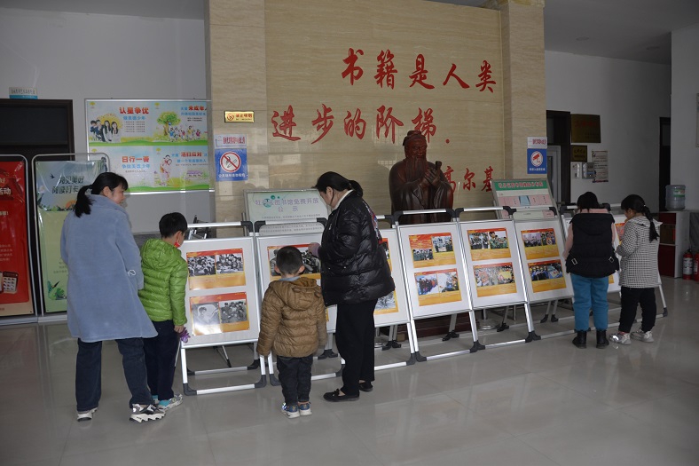 压缩.2022-3-6“传承雷锋精神 践行中国梦”学雷锋纪念日主题展览 (17).jpg