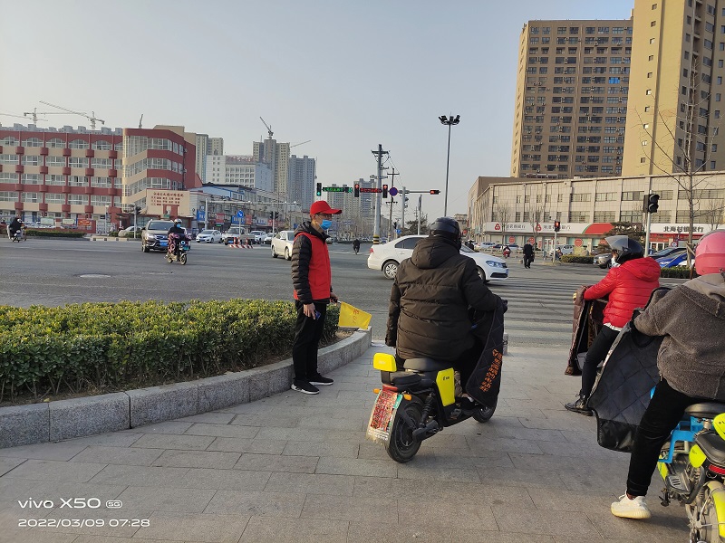 压缩.2022-3-9上午文明交通志愿服务_黄河解放路口 (3).jpg