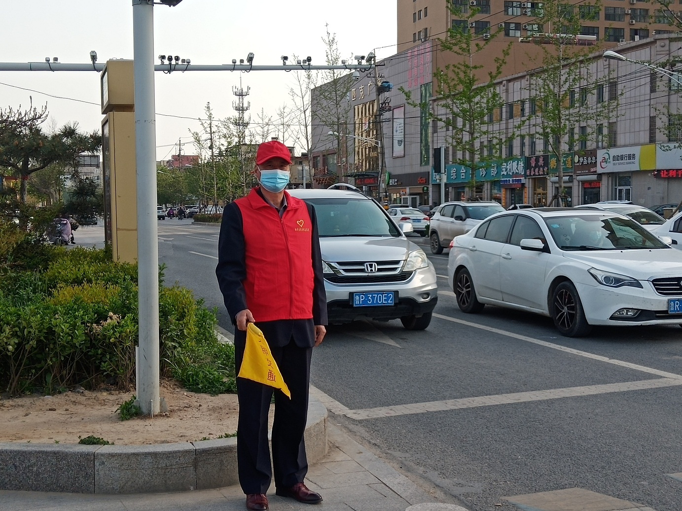 压缩.2022-4-13下午文明交通志愿服务_黄河解放路口 (2).jpg