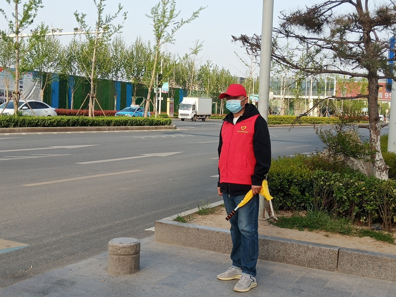 压缩.2022-4-13下午文明交通志愿服务_黄河解放路口 (3).jpg