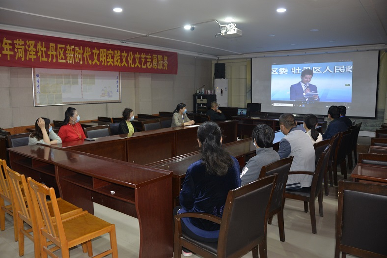 压缩.2022-4-26下午牡丹区图书馆组织全馆工作人员收听收看《问政牡丹区》 (4).jpg
