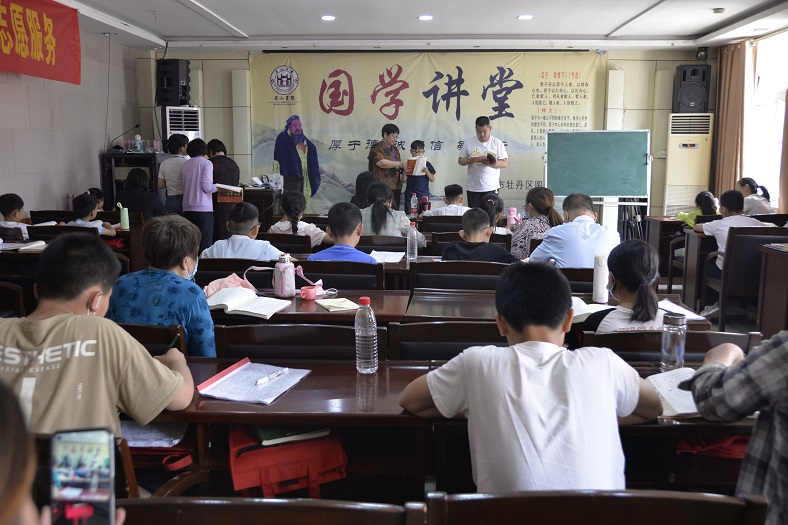 压缩.2022-5-21下午第八期国学经典亲子诵读班《论语》第30讲 (10).jpg
