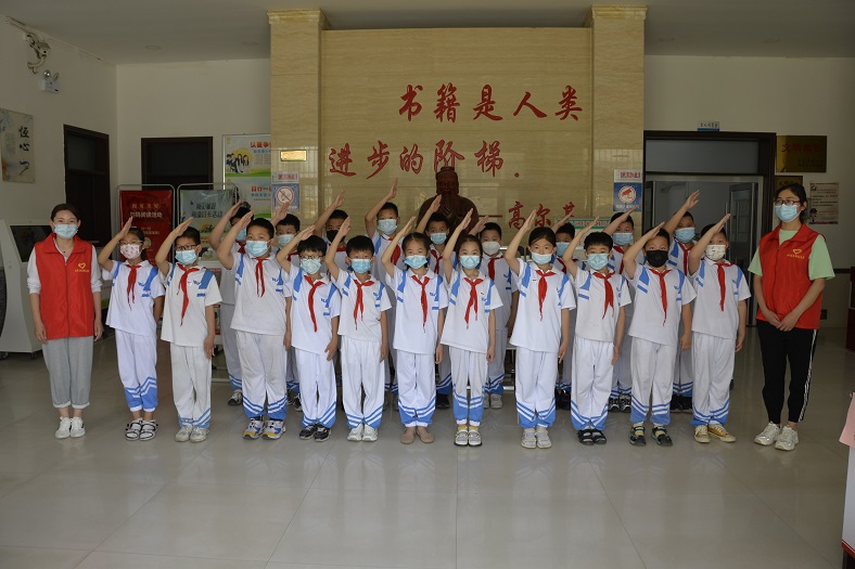 压缩.2022-5-27上午牡丹区图书馆组织小学生到馆开展阅读体验活动 (74).jpg